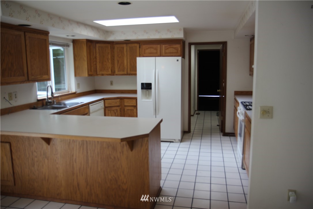 1220 220th Place Southwest Bothell, WA 98021 - Photo 9 of 11