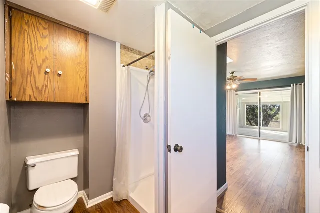 a view of empty room with ceiling fan