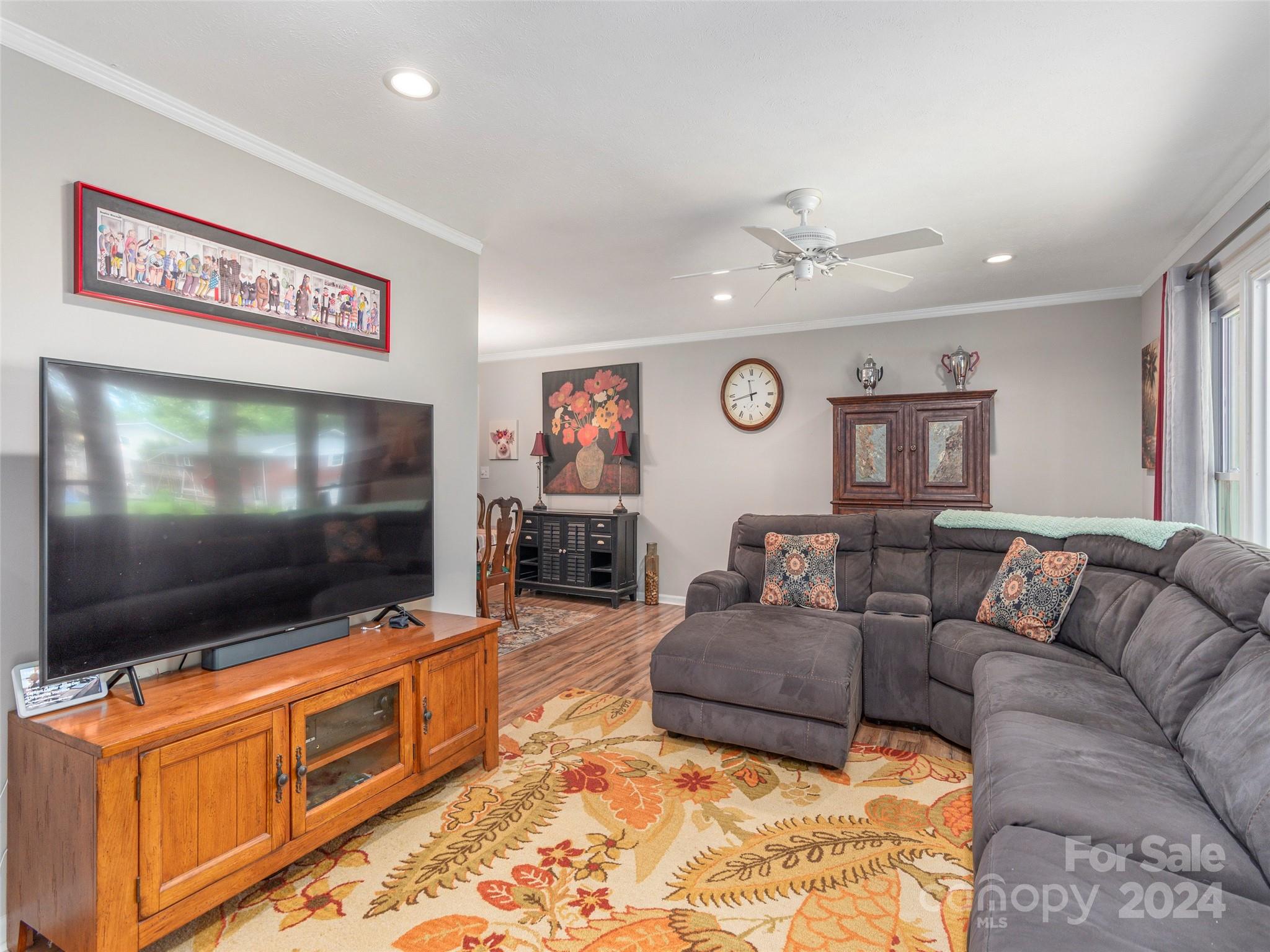 521 Pineland Road Hendersonville, NC 28792 - Photo 13 of 29 Gallery Image 13