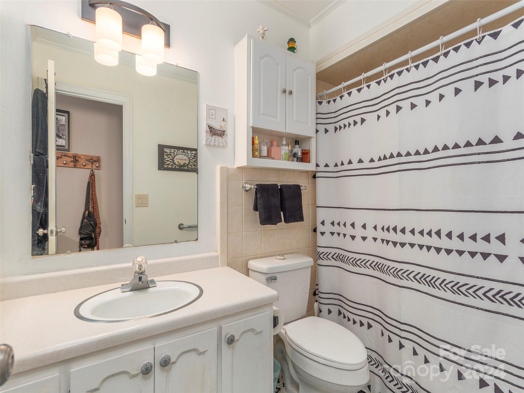 521 Pineland Road Hendersonville, NC 28792 - Photo 16 of 29 Gallery Image 16
