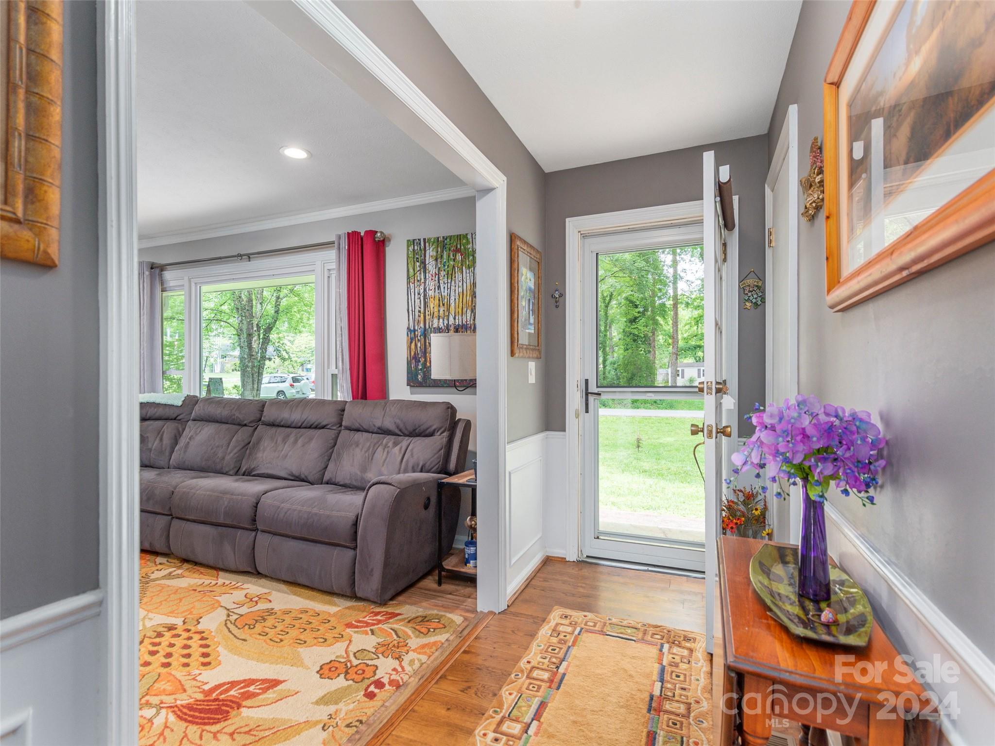 521 Pineland Road Hendersonville, NC 28792 - Photo 3 of 29 Gallery Image 3