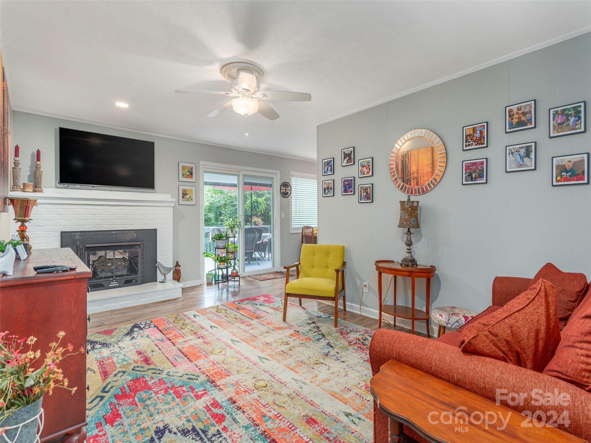 521 Pineland Road Hendersonville, NC 28792 - Photo 4 of 29 Gallery Image 4