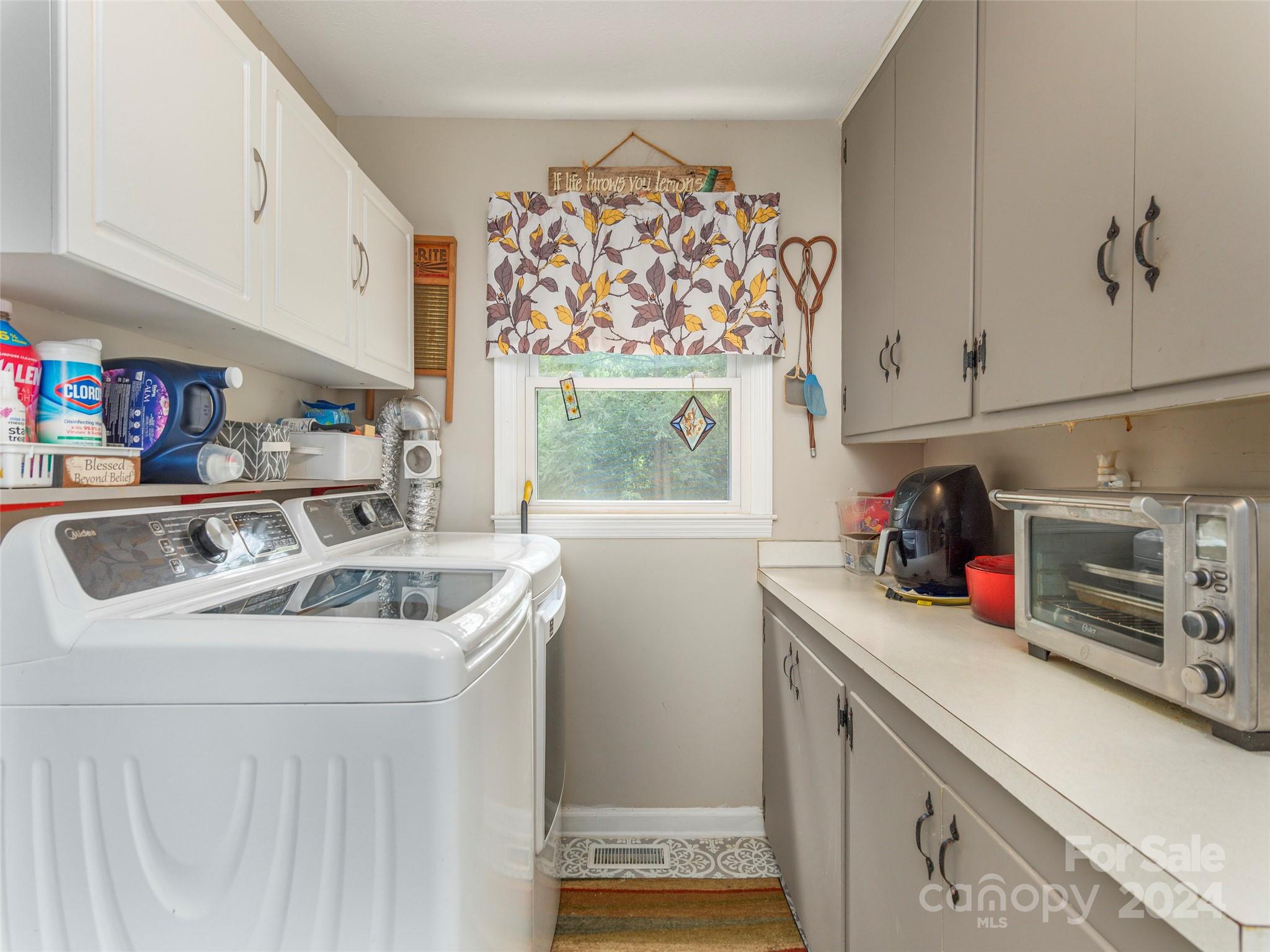 521 Pineland Road Hendersonville, NC 28792 - Photo 10 of 29 Gallery Image 10