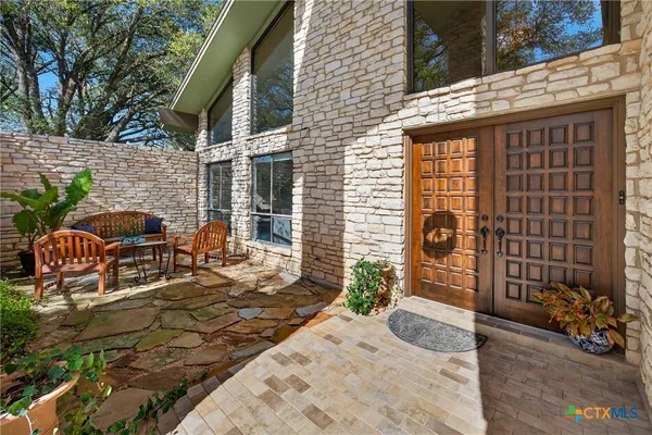 $739,900 | 201 South Contour Drive, Gonzales, TX 78629