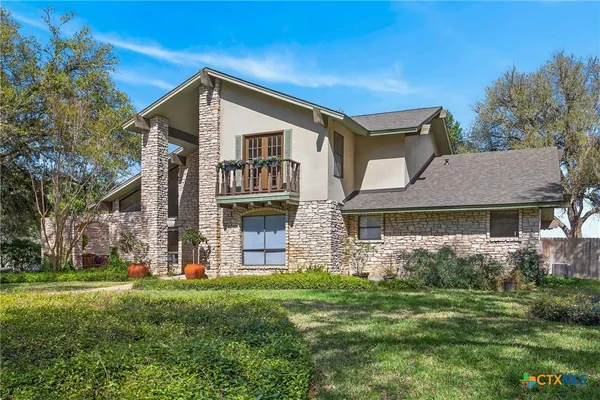 $739,900 | 201 South Contour Drive, Gonzales, TX 78629