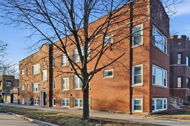 $2,000 | 1942 Elmwood Avenue, Unit 1F, Berwyn, IL 60402
