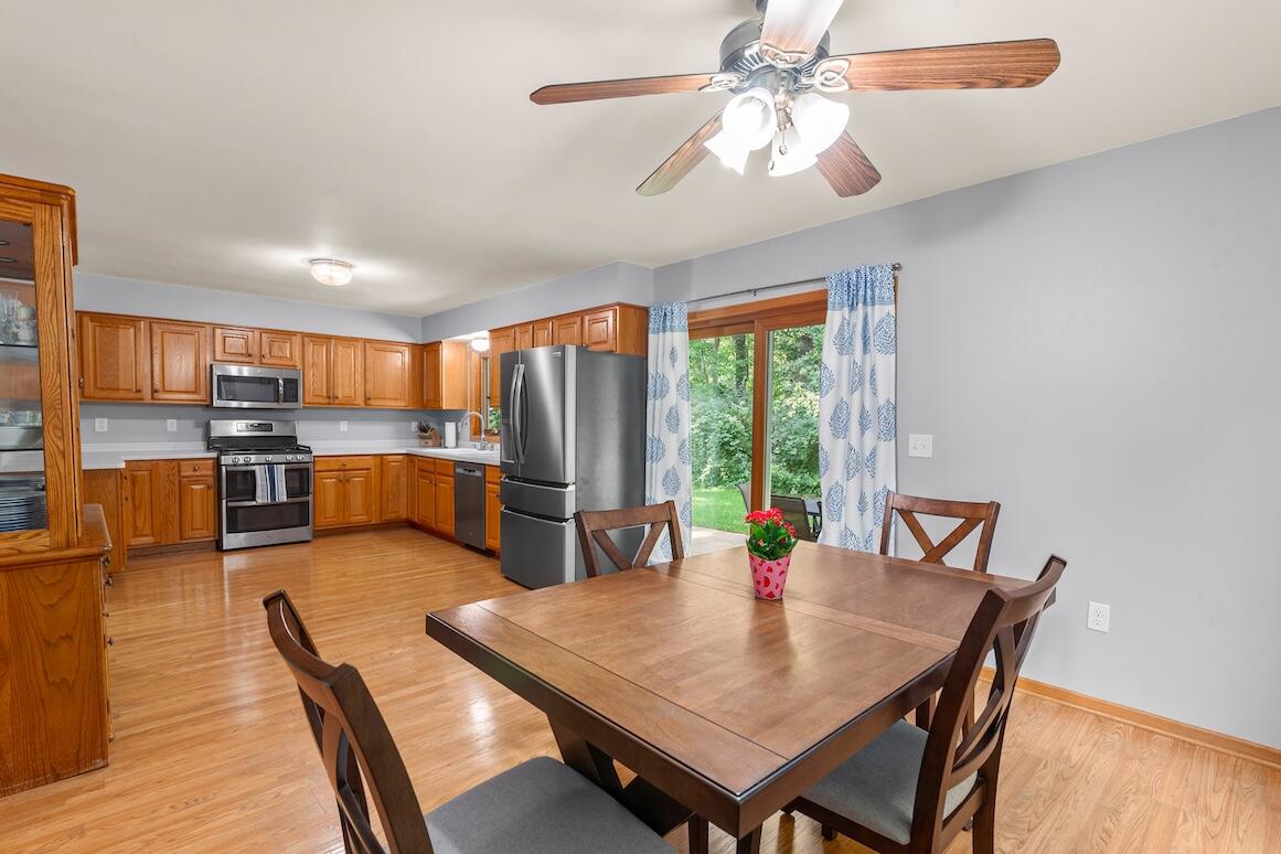 126 North Lapham Peak Road Delafield, WI 53018 - Photo 16 of 38 Dining room looking at kitchen