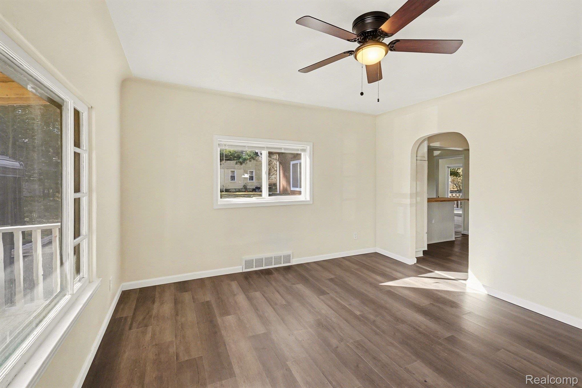 3401 North Center Road Flint, MI 48506 - Photo 3 of 25 003_file_7411.jpg