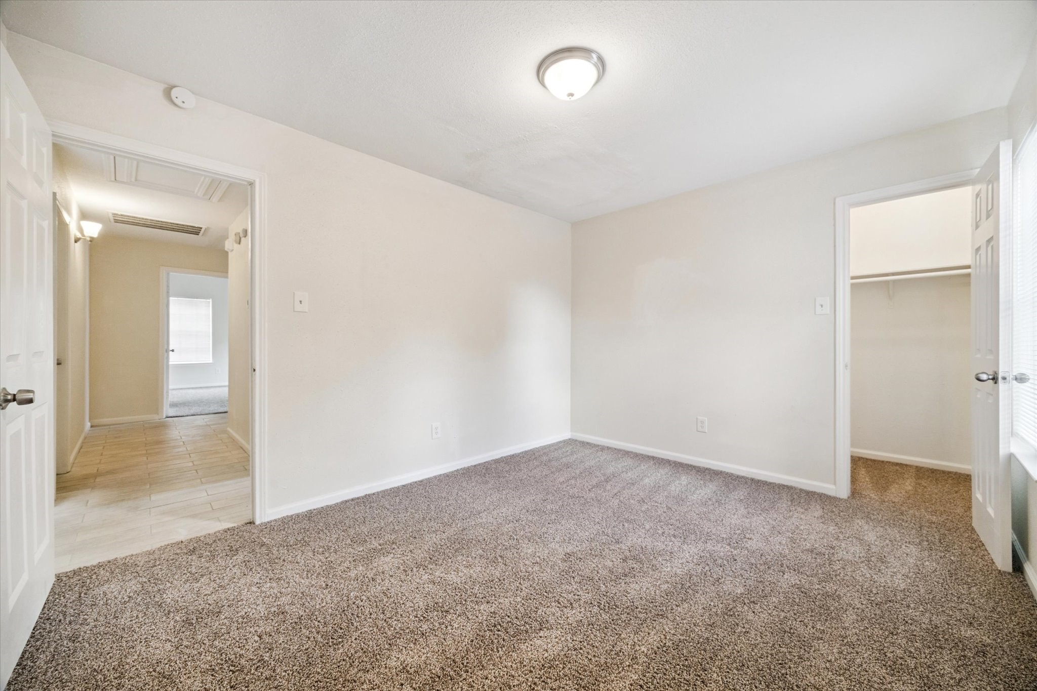 5715 South Magazine Circle Houston, TX 77084 - Photo 19 of 29 Spacious closet in secondary