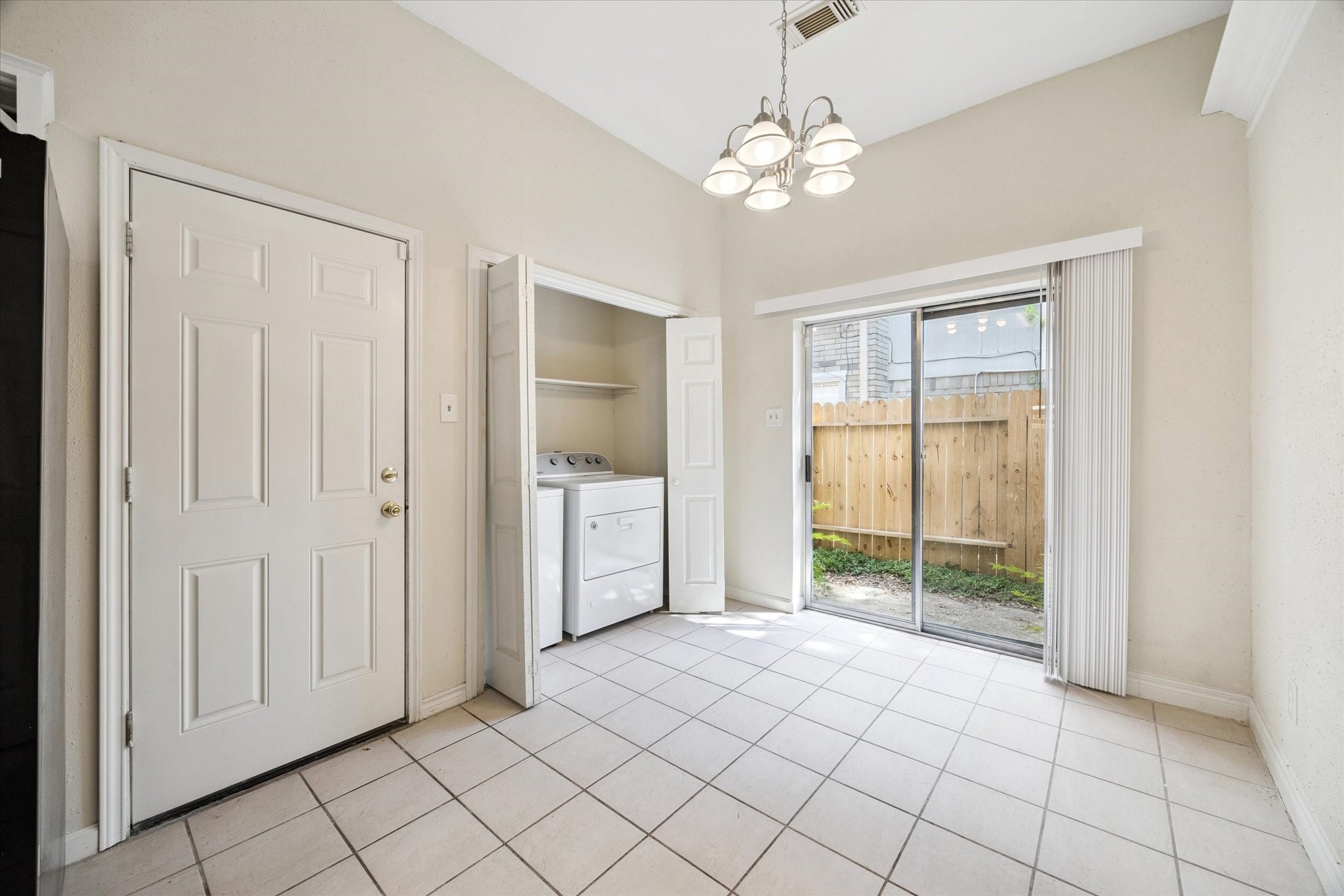 5715 South Magazine Circle Houston, TX 77084 - Photo 9 of 29 Laundry units in kitchen