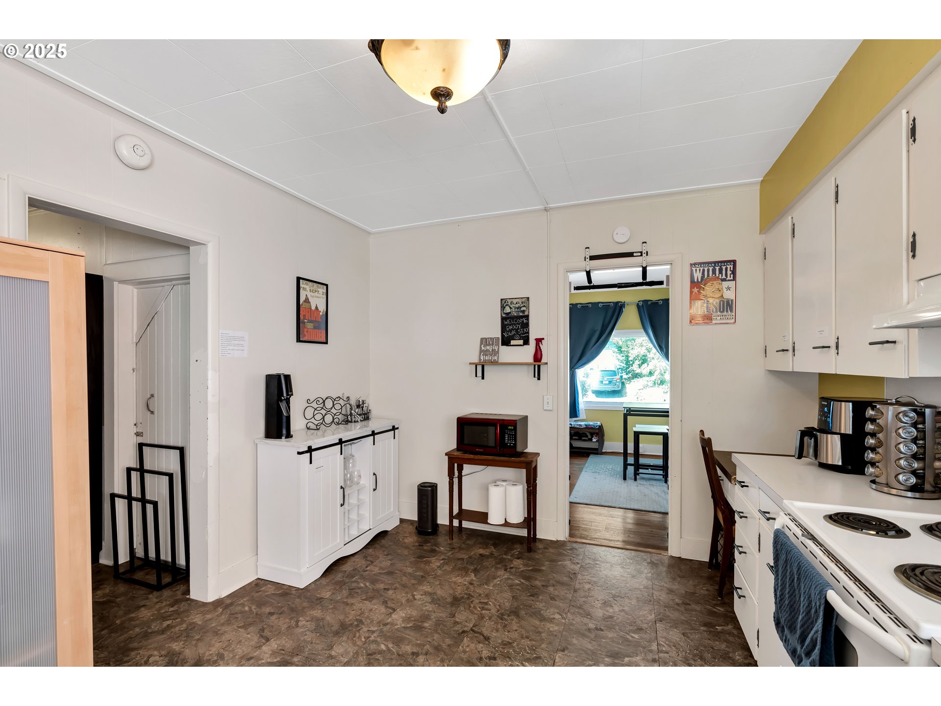 402 Southeast 75th Avenue Portland, OR 97215 - Photo 11 of 48