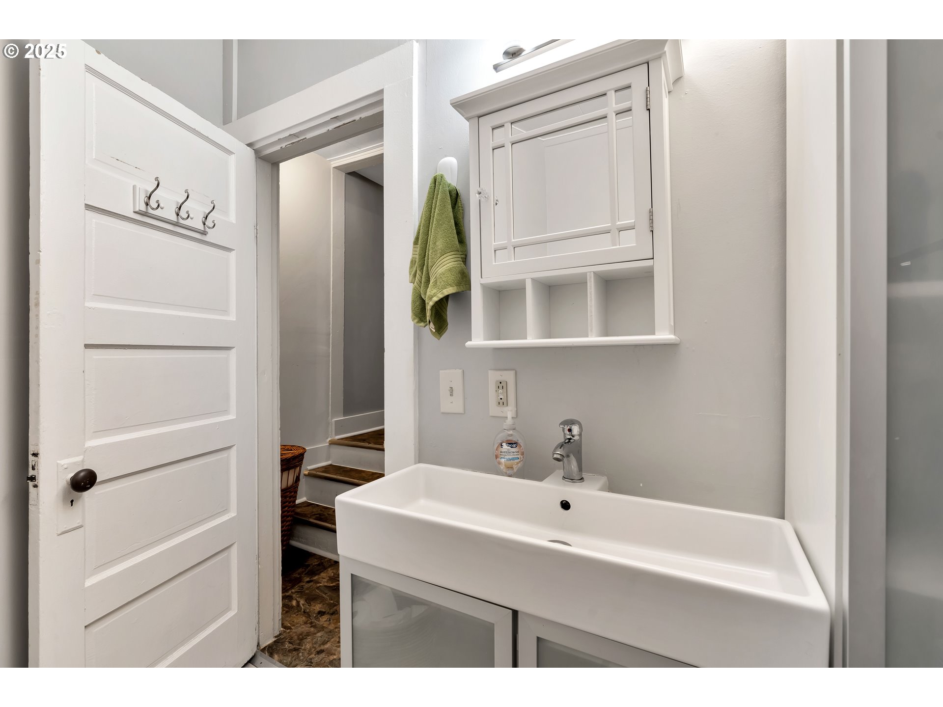 402 Southeast 75th Avenue Portland, OR 97215 - Photo 15 of 48