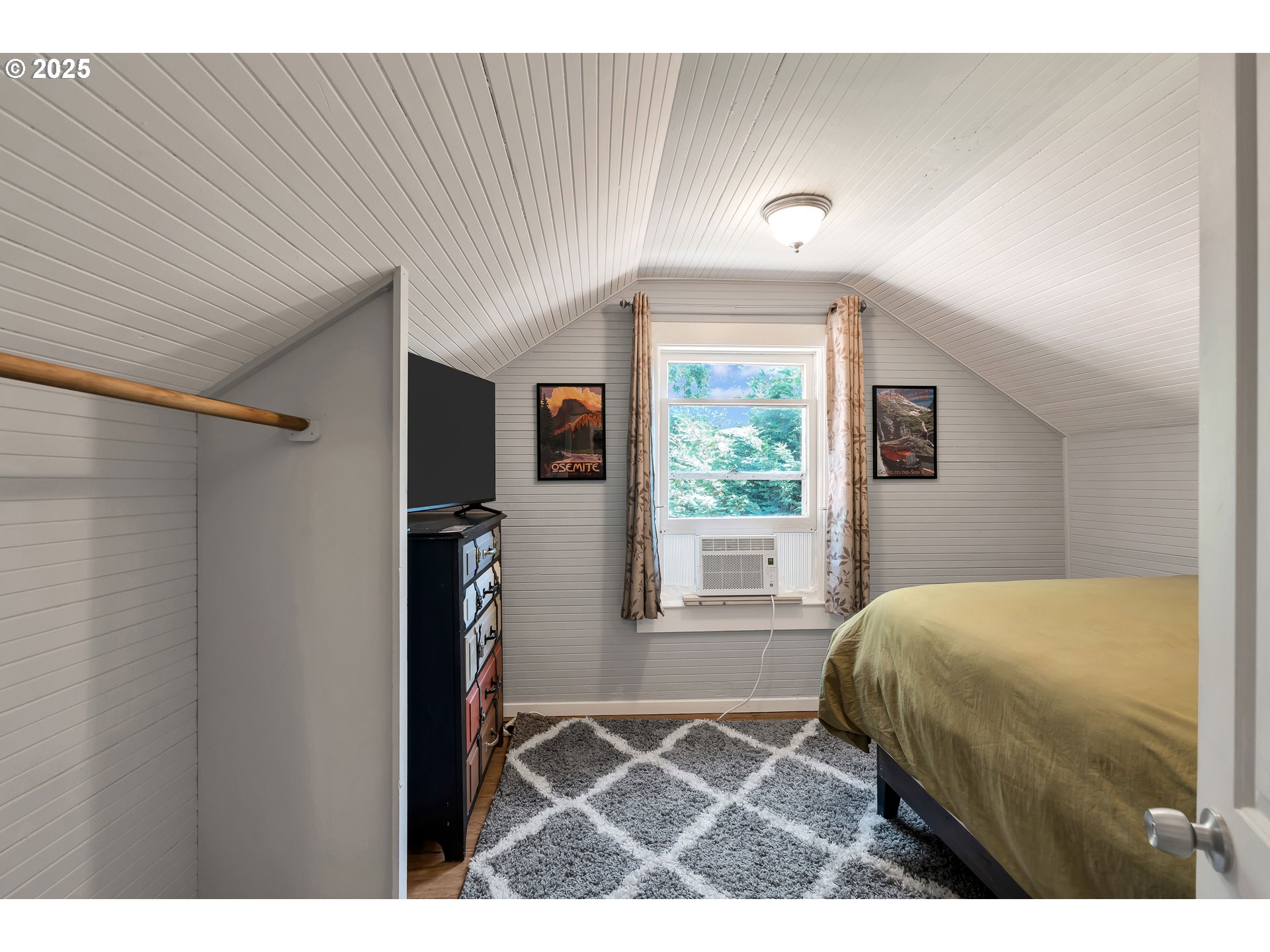 402 Southeast 75th Avenue Portland, OR 97215 - Photo 18 of 48