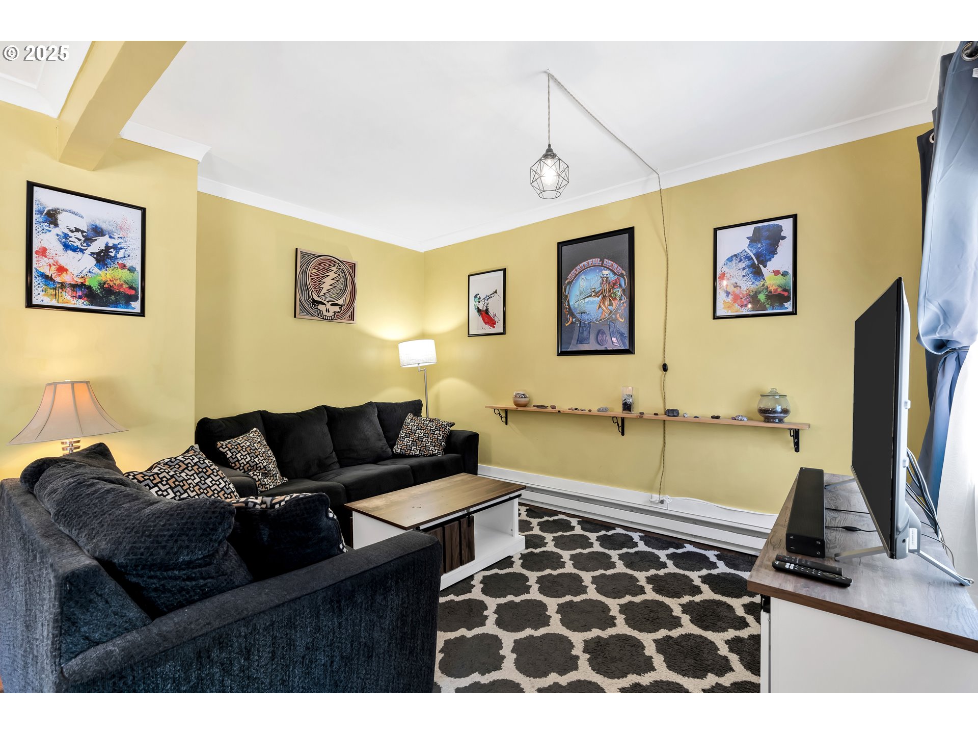 402 Southeast 75th Avenue Portland, OR 97215 - Photo 5 of 48