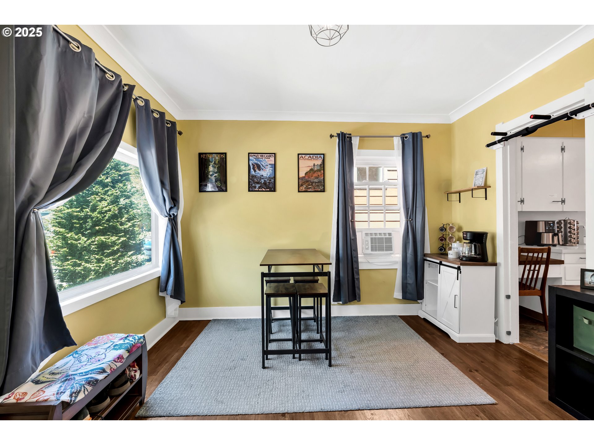 402 Southeast 75th Avenue Portland, OR 97215 - Photo 8 of 48
