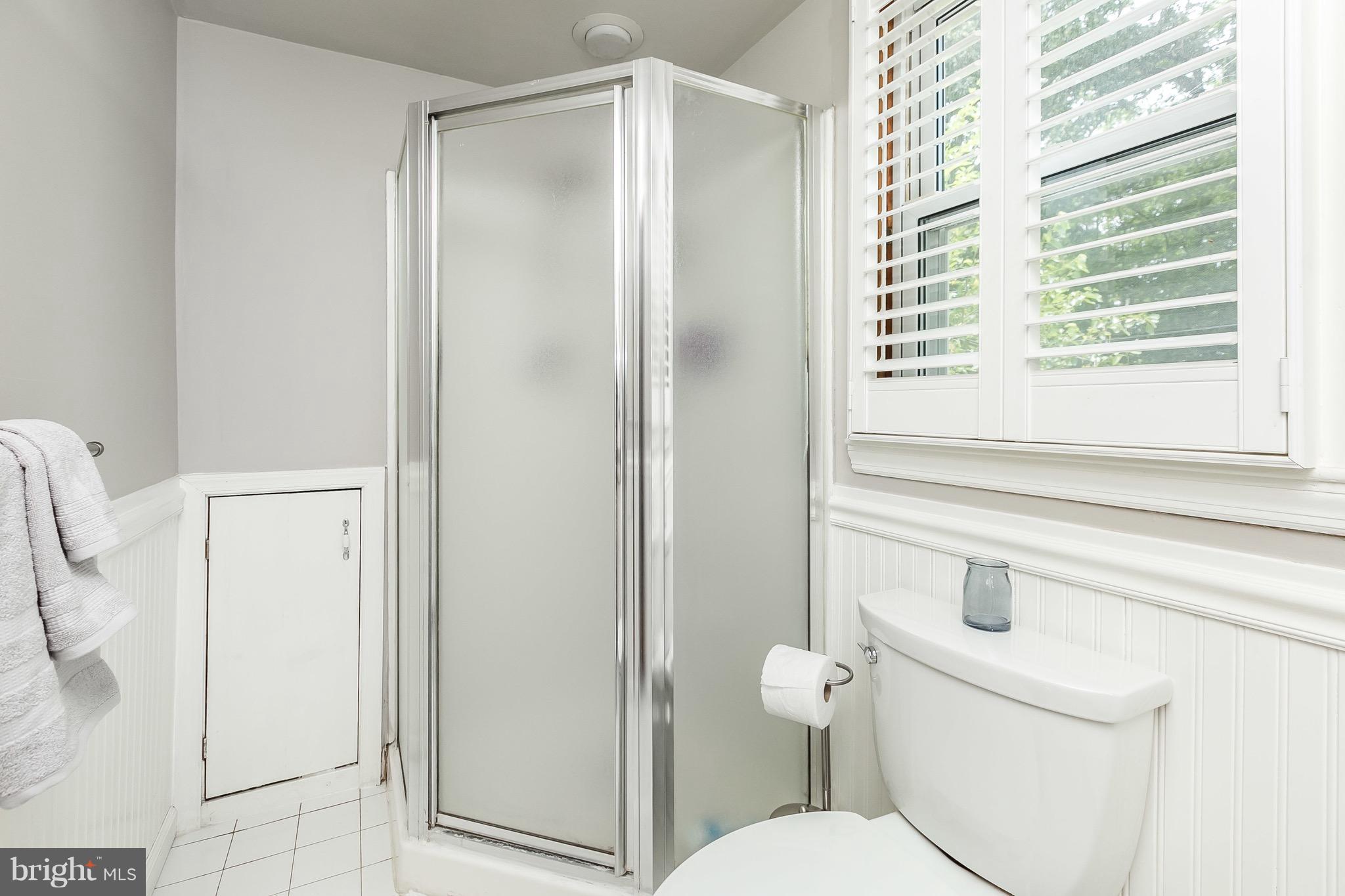 1225 Oakland Terrace Road Baltimore, MD 21227 - Photo 20 of 30 Upper Level Bath