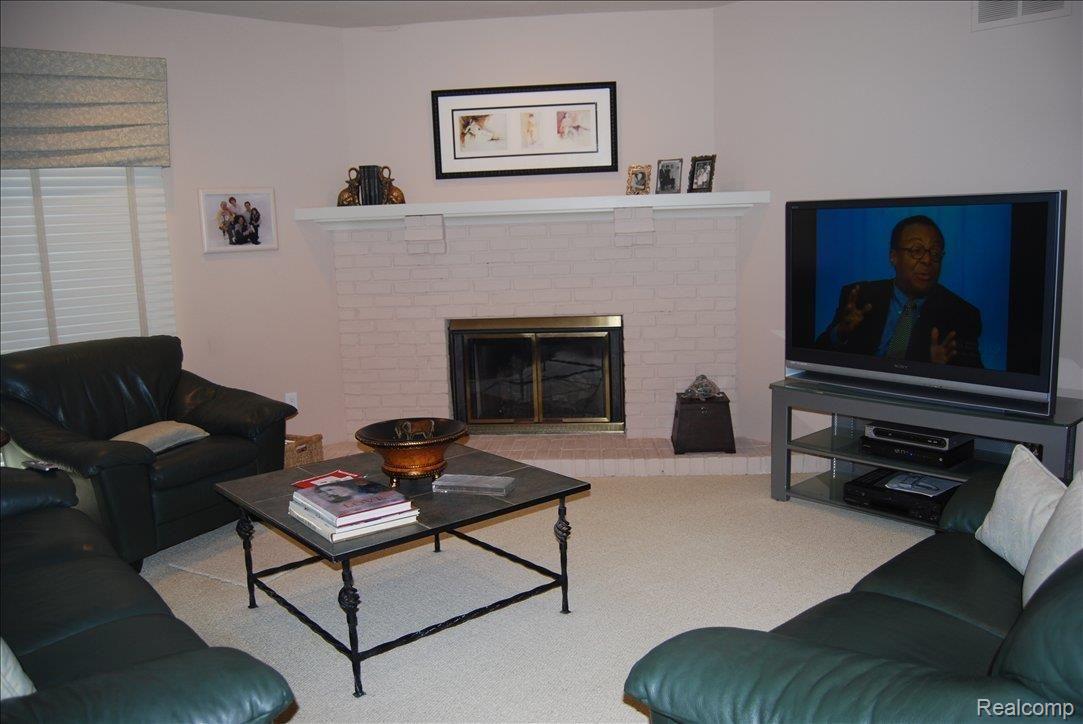 6435 Noble Road, Unit 13 West Bloomfield, MI 48322 - Photo 7 of 14 Noble Family Rm