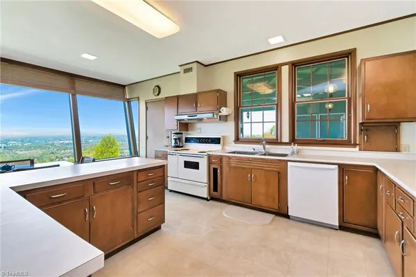 $1,248,000 | 215 Casa Robles Drive, Moravian Falls, NC 28654