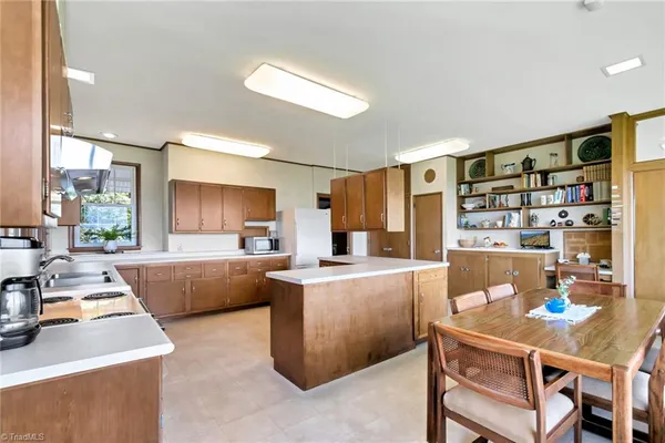 $1,248,000 | 215 Casa Robles Drive, Moravian Falls, NC 28654