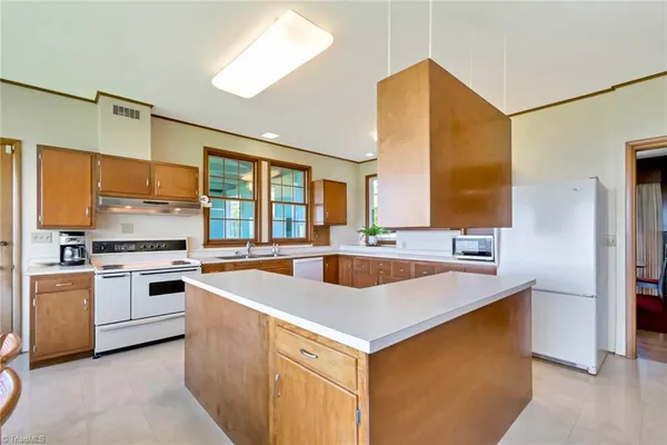 $1,248,000 | 215 Casa Robles Drive, Moravian Falls, NC 28654