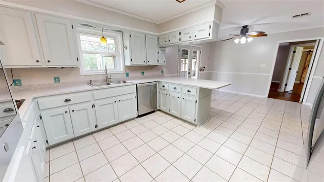 $299,000 | 2730 Scarlett Drive, Lake Charles, LA 70611