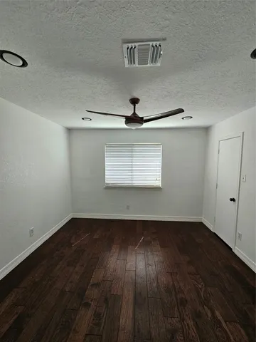 $2,000 | 9207 Dairy View Lane, Houston, TX 77099