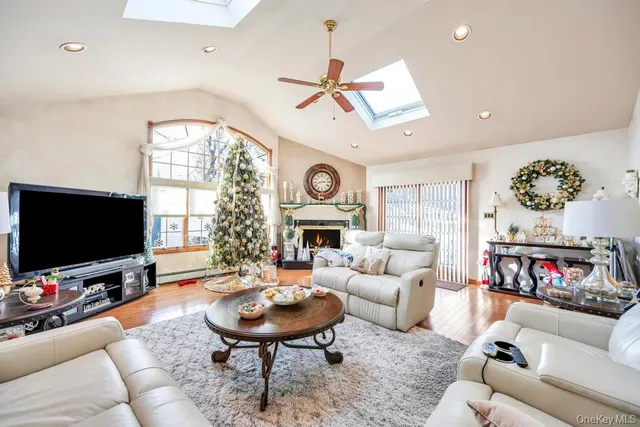 $825,000 | 60 Essex Road, Bethpage, NY 11714