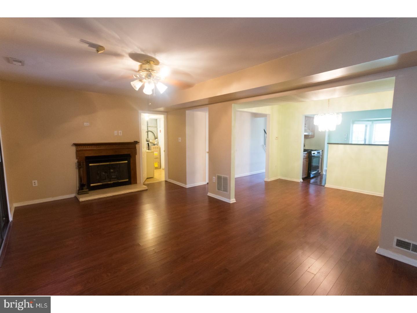 21 Christopher Road Voorhees, NJ 08043 - Photo 14 of 25 Living Room
