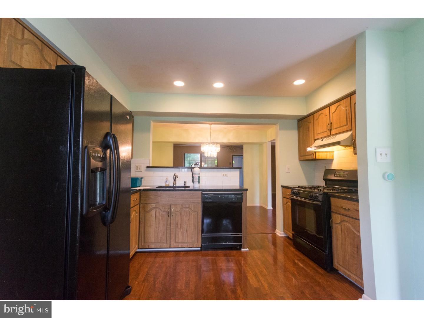 21 Christopher Road Voorhees, NJ 08043 - Photo 9 of 25 Kitchen
