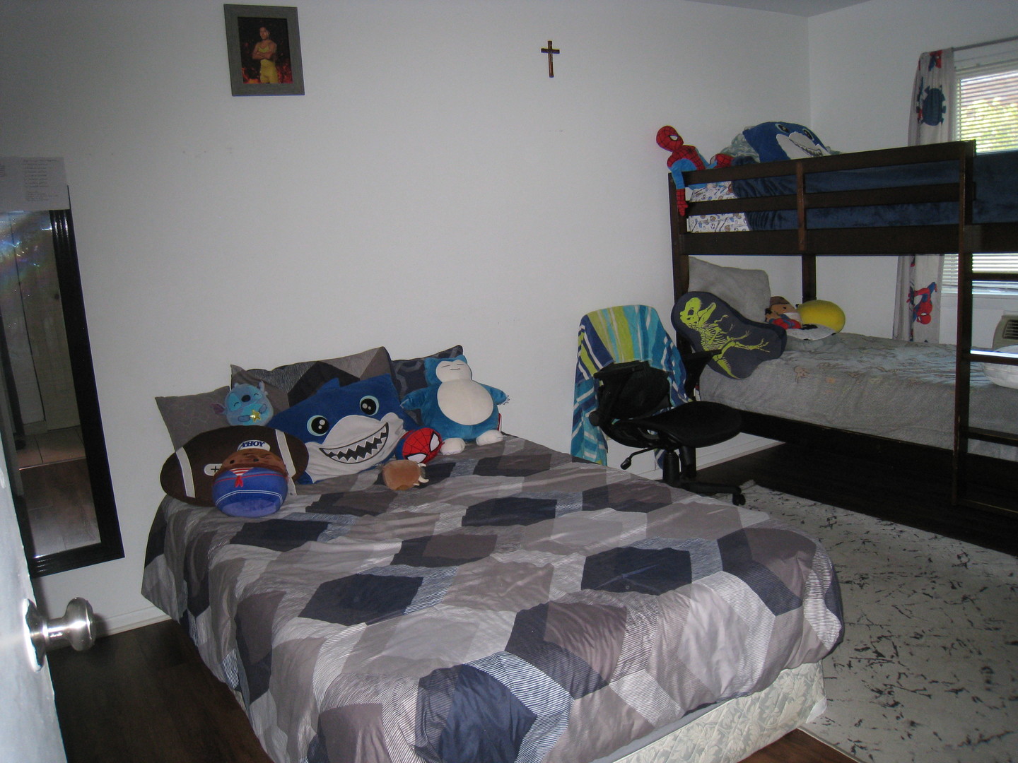 187 Pickwick Drive, Unit 1A Schaumburg, IL 60193 - Photo 9 of 17 a bedroom with a bed and closet