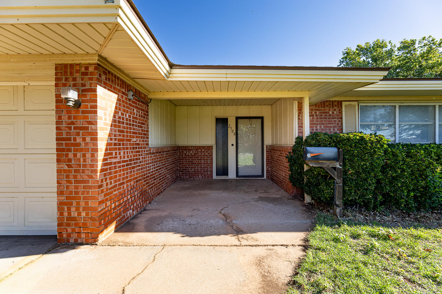 2508 61st Street Lubbock, TX 79413 - Photo 5 of 58 2508 61st-63