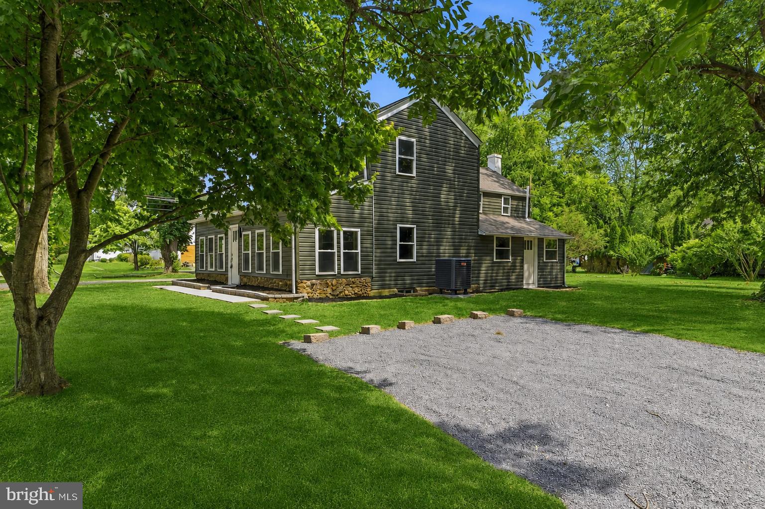 281 Friendship Road Cranbury, NJ 08512 - Photo 5 of 37