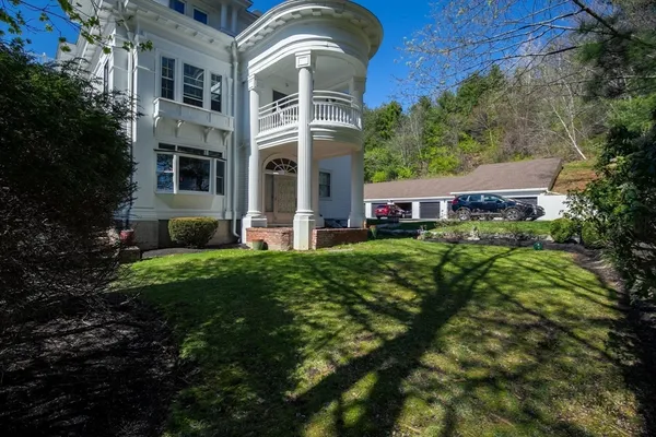 $3,000 | 1401 Great Pond Road, Unit 4, North Andover, MA 01845
