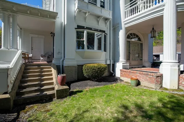 $3,000 | 1401 Great Pond Road, Unit 4, North Andover, MA 01845