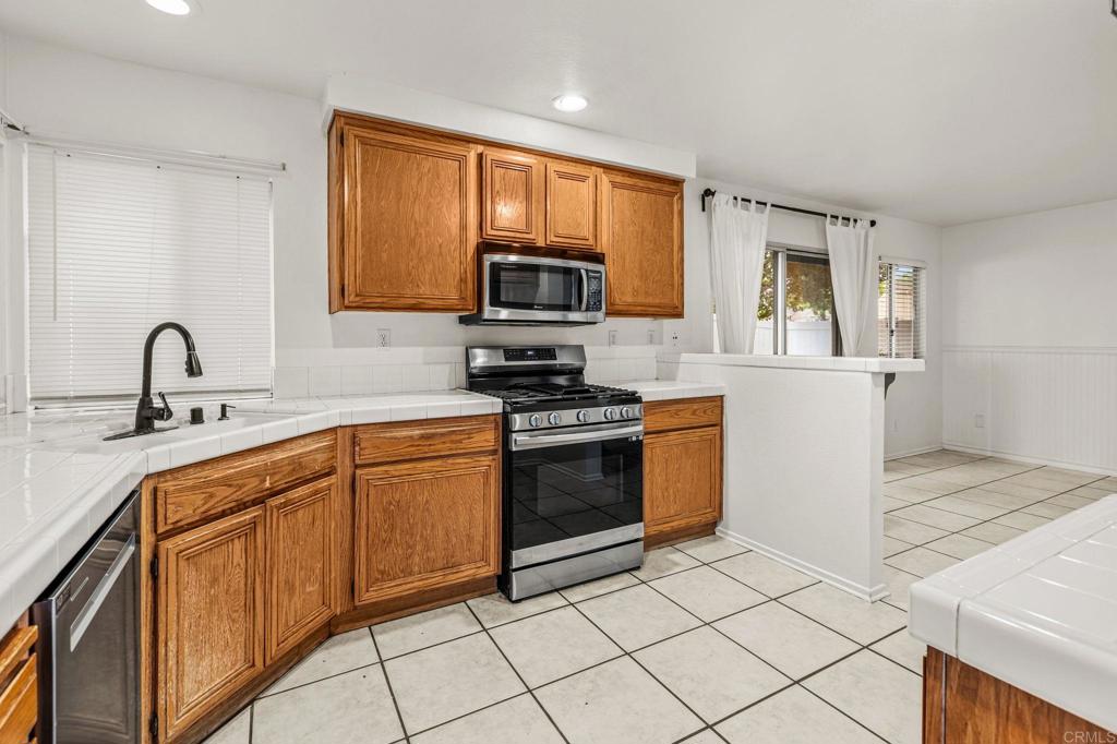 857 Rock Ridge Court Corona, CA 92878 - Photo 7 of 15 Kitchen