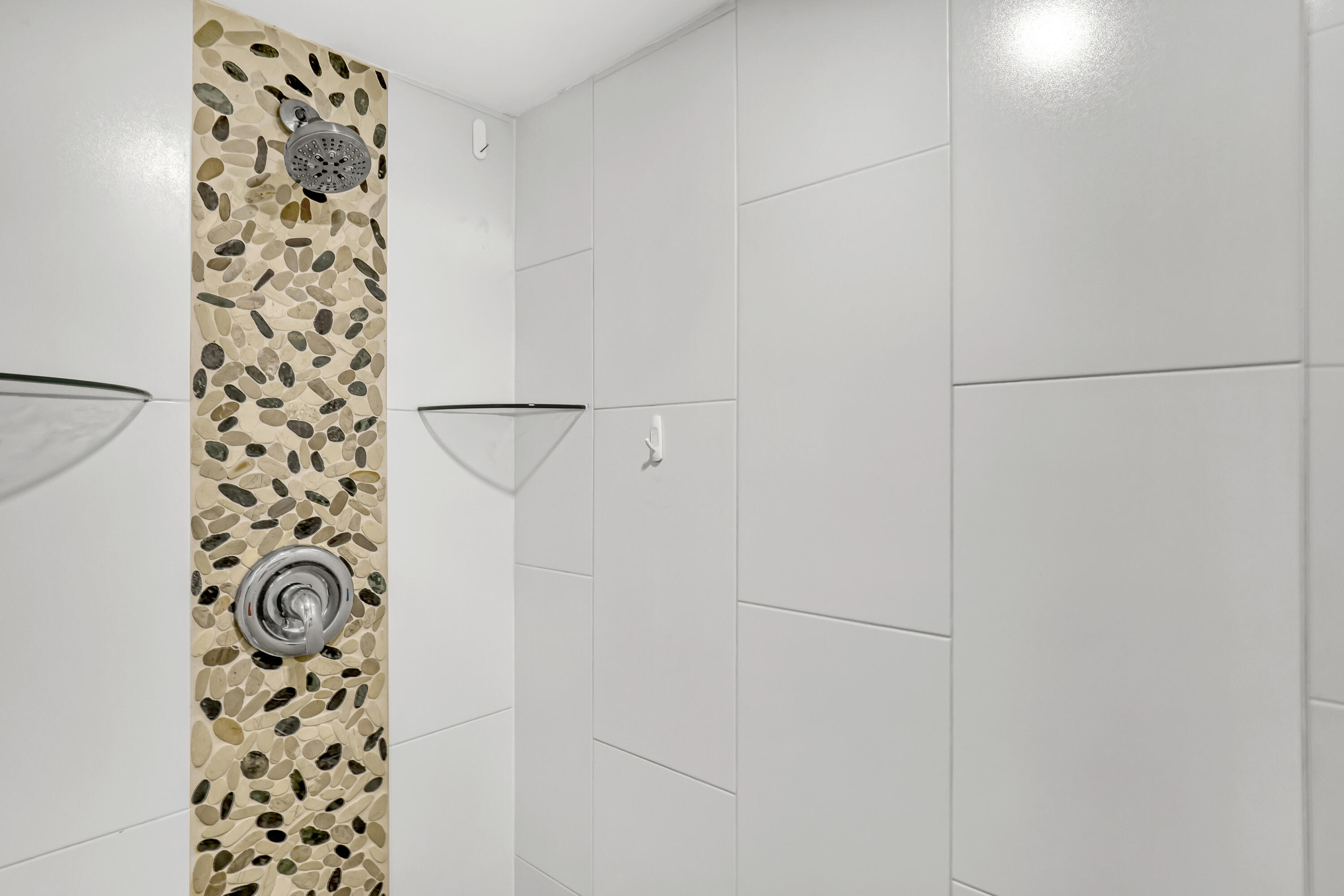 923 Springdale Circle Palm Springs, FL 33461 - Photo 20 of 26 a view of bathroom with shower