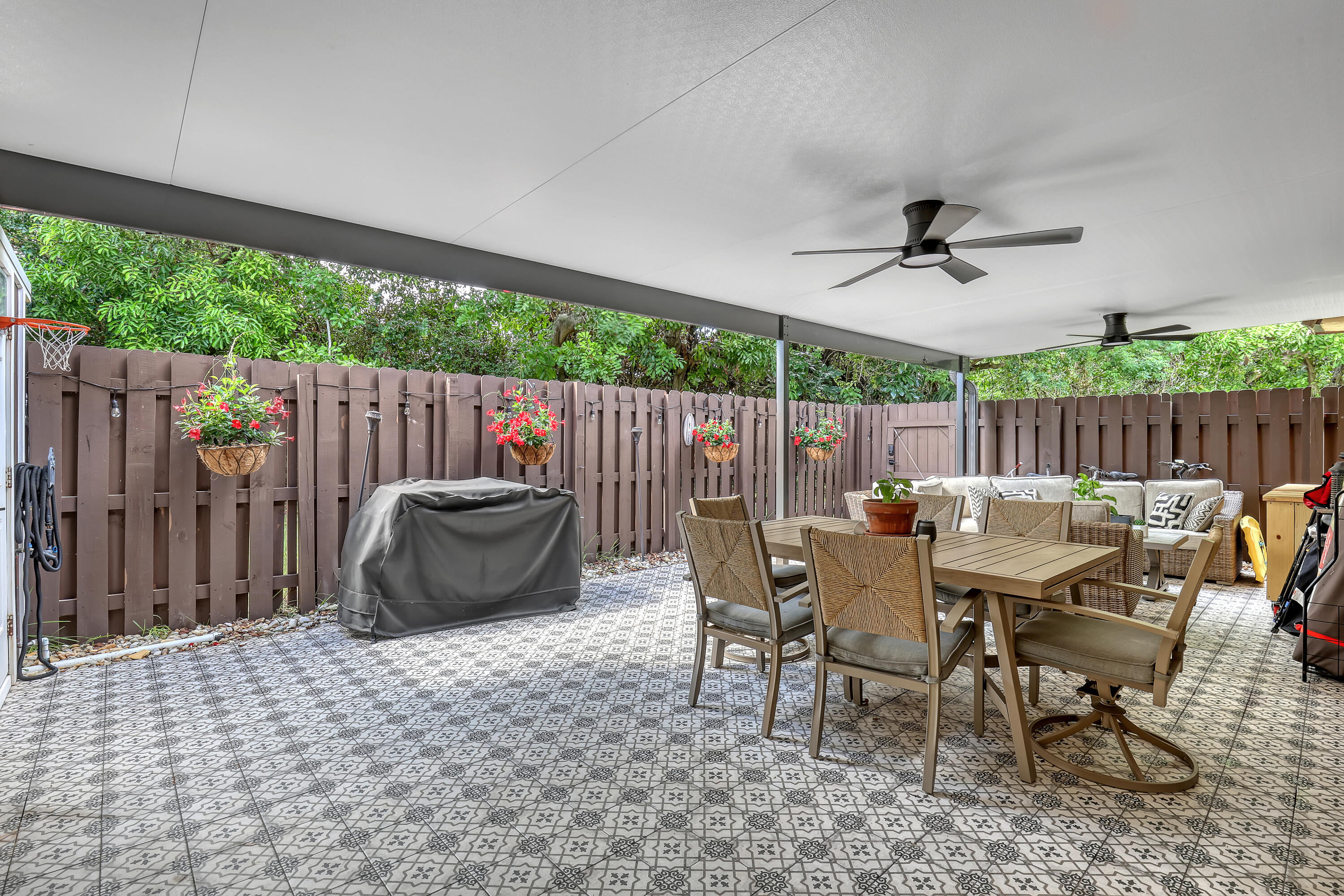 923 Springdale Circle Palm Springs, FL 33461 - Photo 7 of 26 a view of a patio with a table and chairs