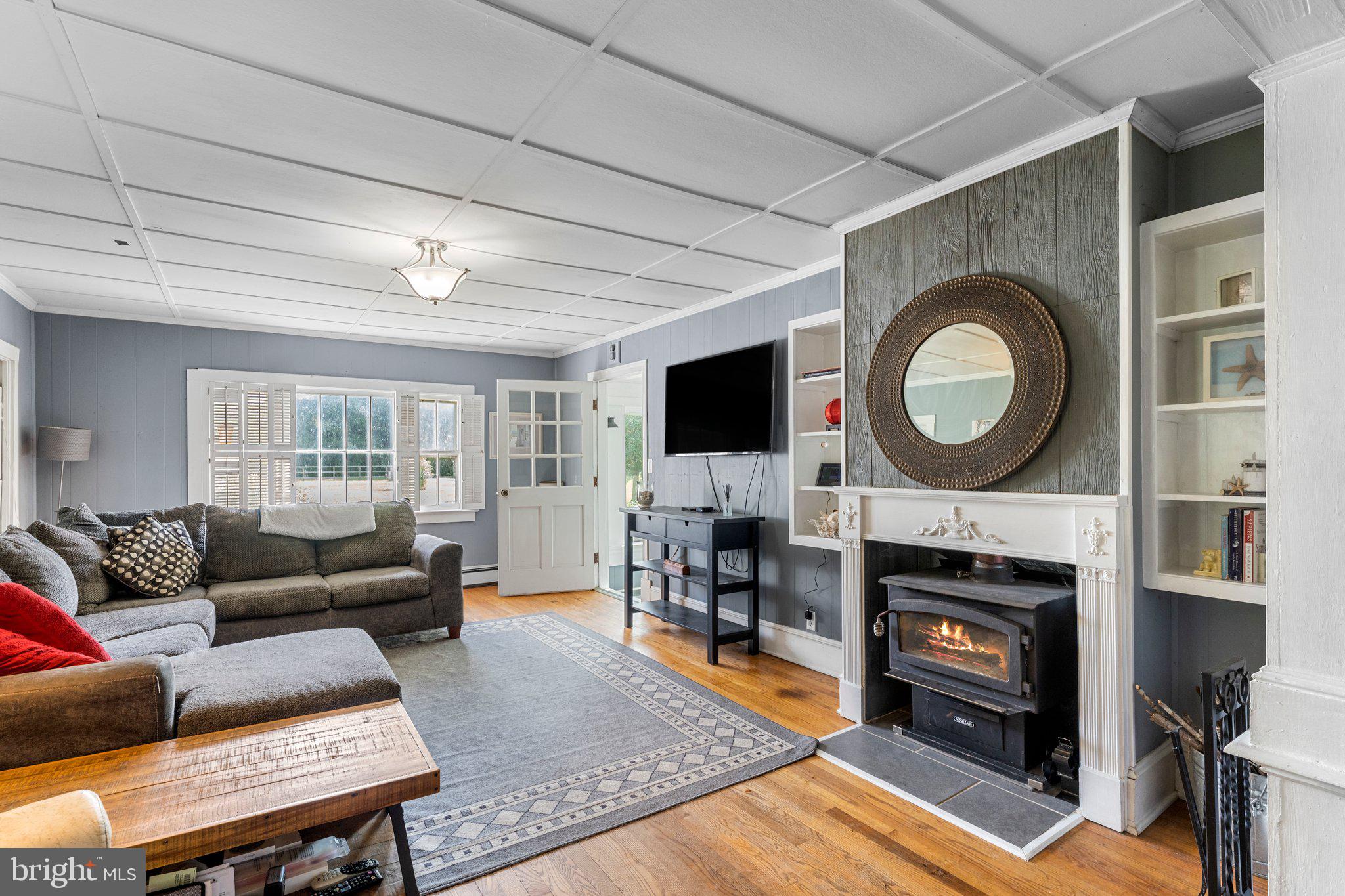 266 Rosa Bran Road Kinsale, VA 22488 - Photo 15 of 46 Living room w/ wood floors, built-ins .
