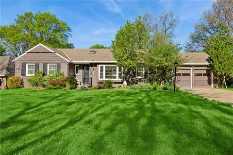 $995,000 | 5900 Windsor Drive, Fairway, KS 66205