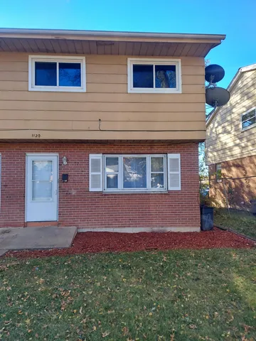 $1,525 | 1120 Lincoln Avenue, Rockford, IL 61102