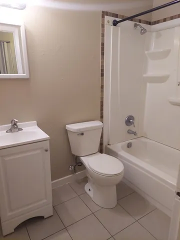 $1,525 | 1120 Lincoln Avenue, Rockford, IL 61102