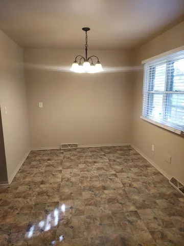 $1,525 | 1120 Lincoln Avenue, Rockford, IL 61102