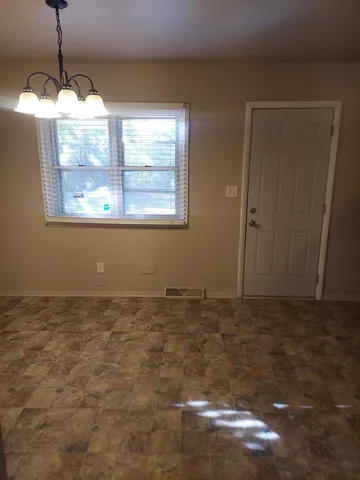 $1,525 | 1120 Lincoln Avenue, Rockford, IL 61102