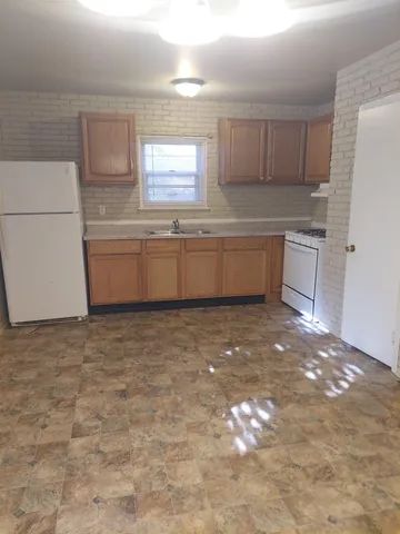 $1,525 | 1120 Lincoln Avenue, Rockford, IL 61102