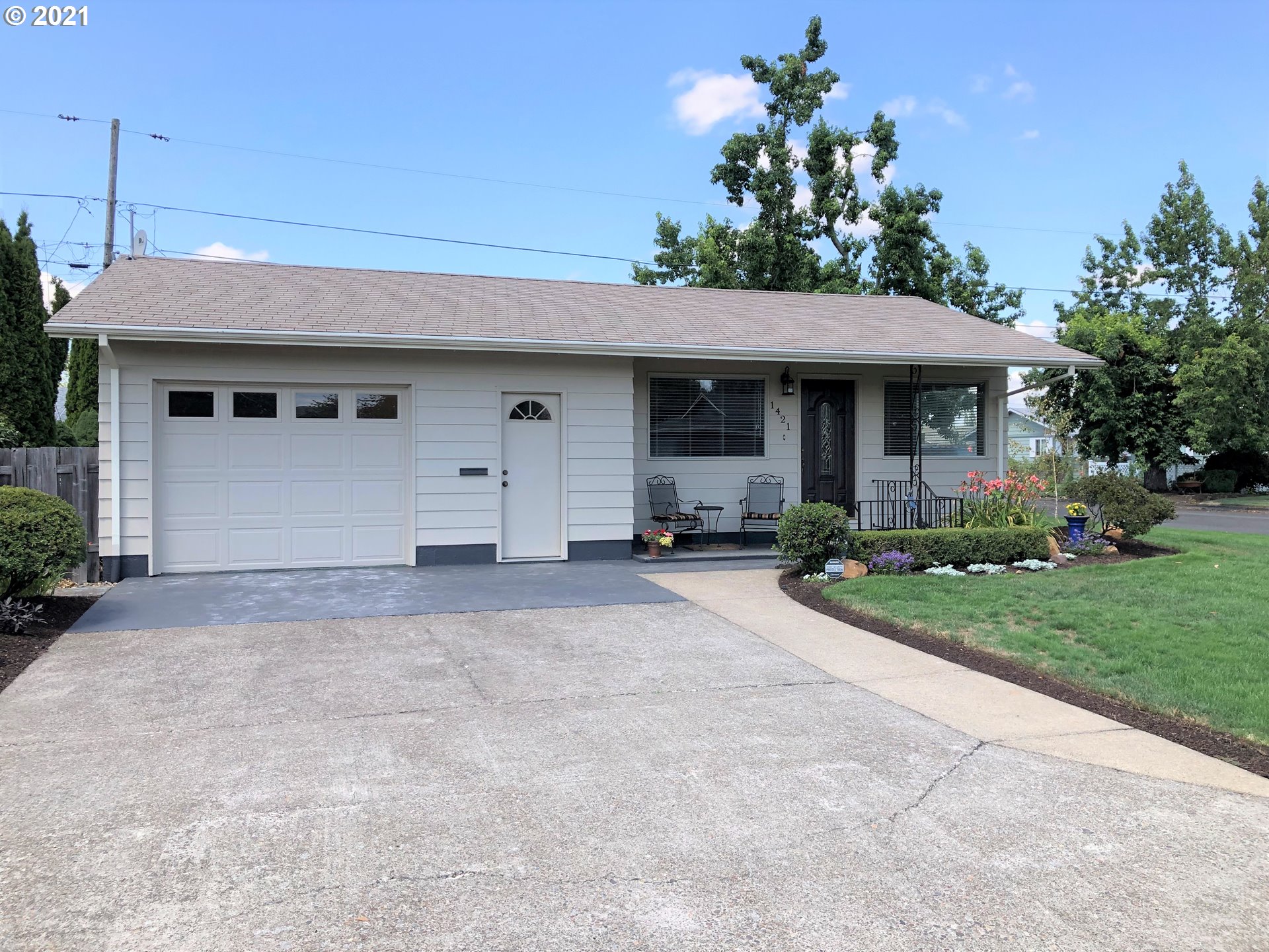 1421 Umpqua Road Woodburn, OR 97071 - Photo 1 of 20 Gallery Image 1