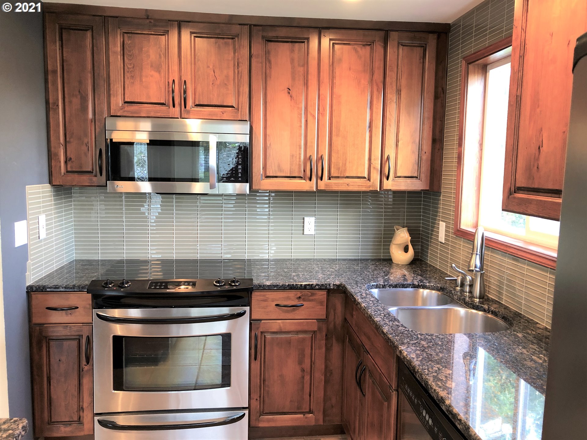 1421 Umpqua Road Woodburn, OR 97071 - Photo 5 of 20 Gallery Image 5