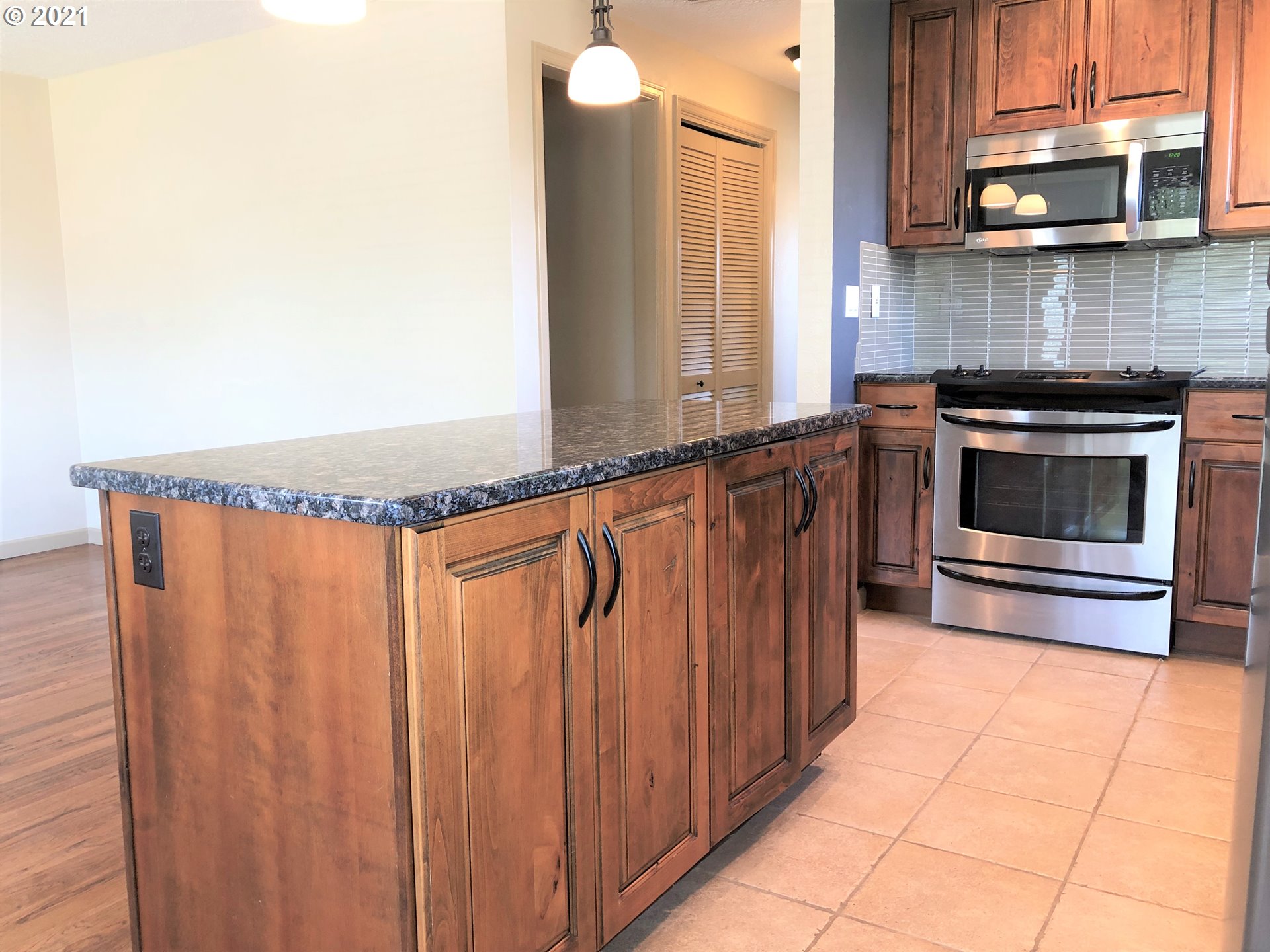 1421 Umpqua Road Woodburn, OR 97071 - Photo 8 of 20 Gallery Image 8
