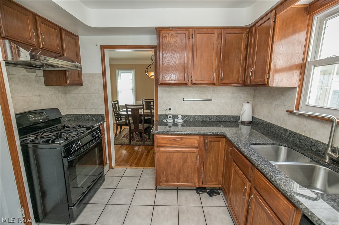 4062 Bushnell Road University Heights, OH 44118 - Photo 13 of 35 Gallery Image 13