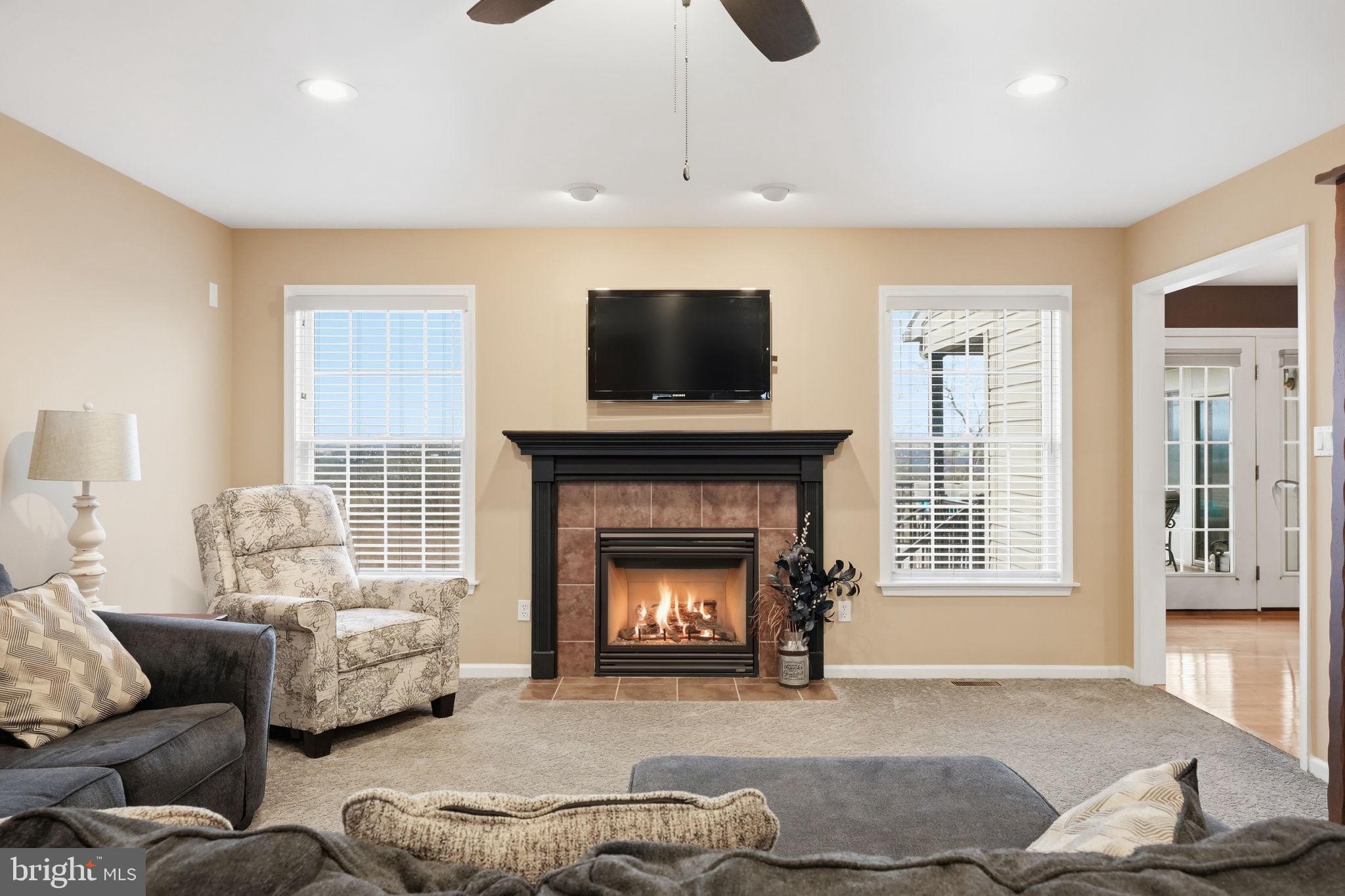 5529 Summit Street Whitehall, PA 18052 - Photo 5 of 64