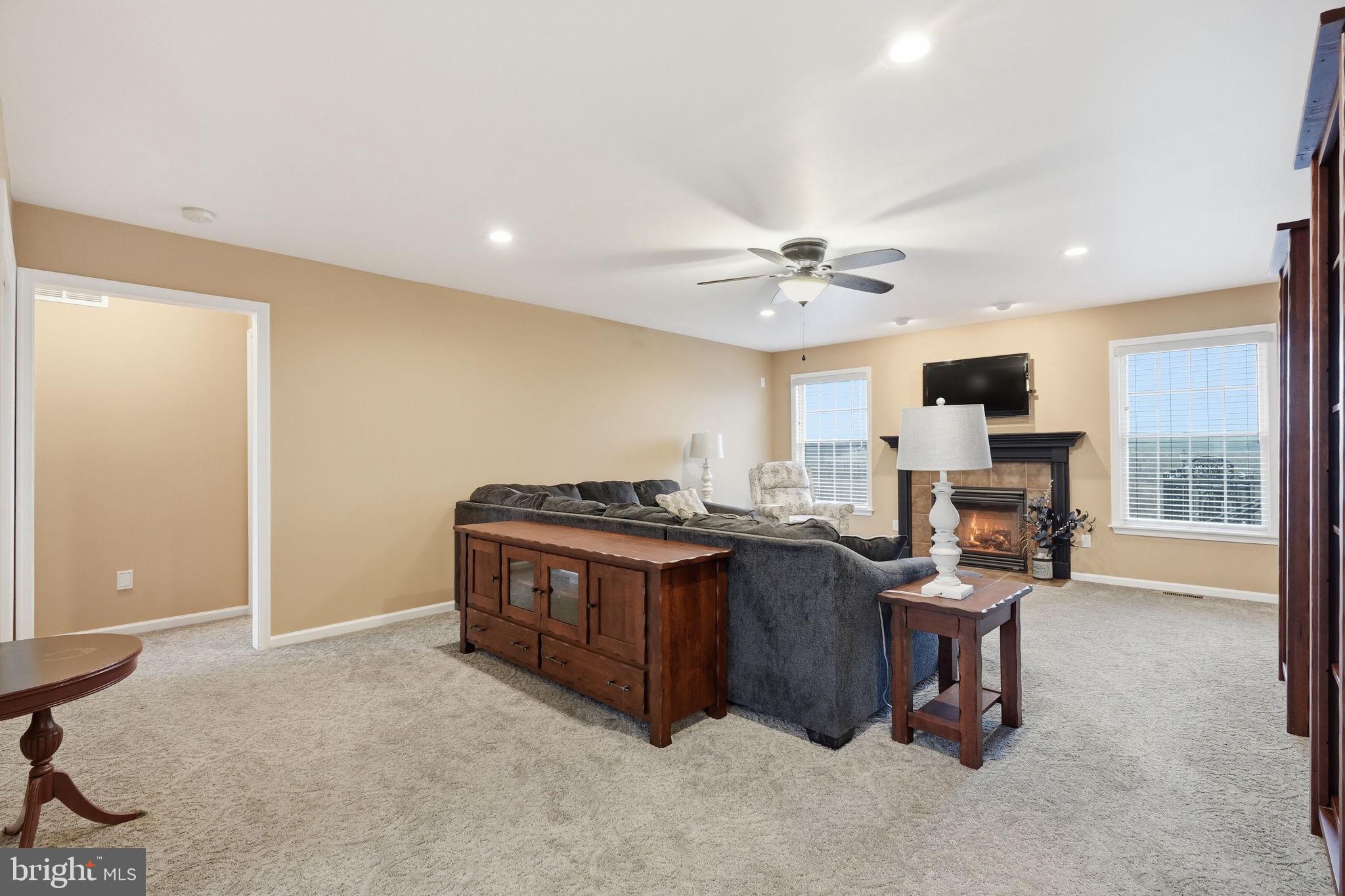 5529 Summit Street Whitehall, PA 18052 - Photo 8 of 64